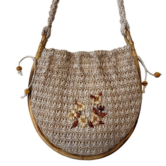 VINTAGE Macrame Bag Medium Size Shoulder Beads Snap Top Embroidery Wood Cream - Picture 2 of 9